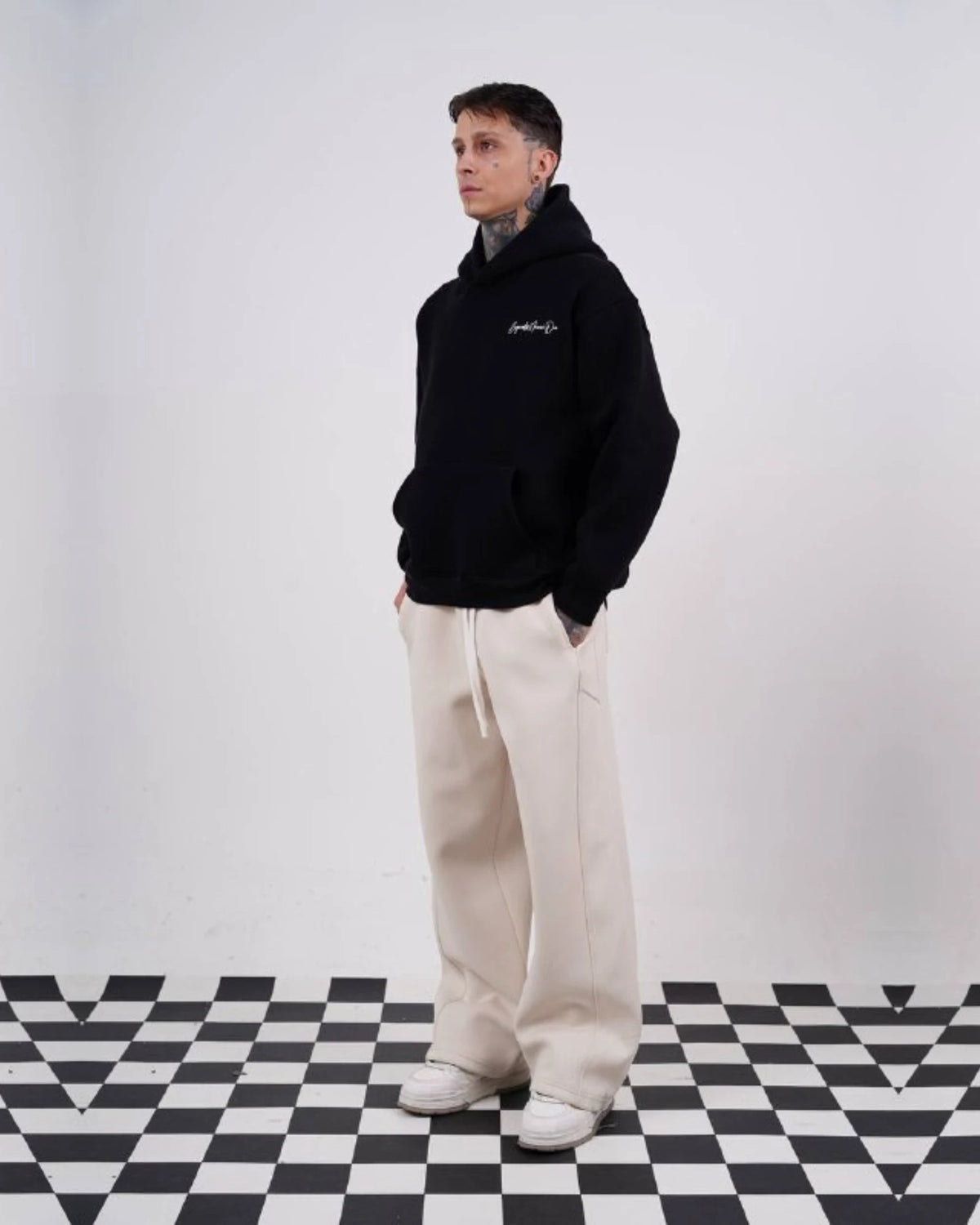 Sabr Arabic Calligraphy Oversized Hoodie in black, photo 4