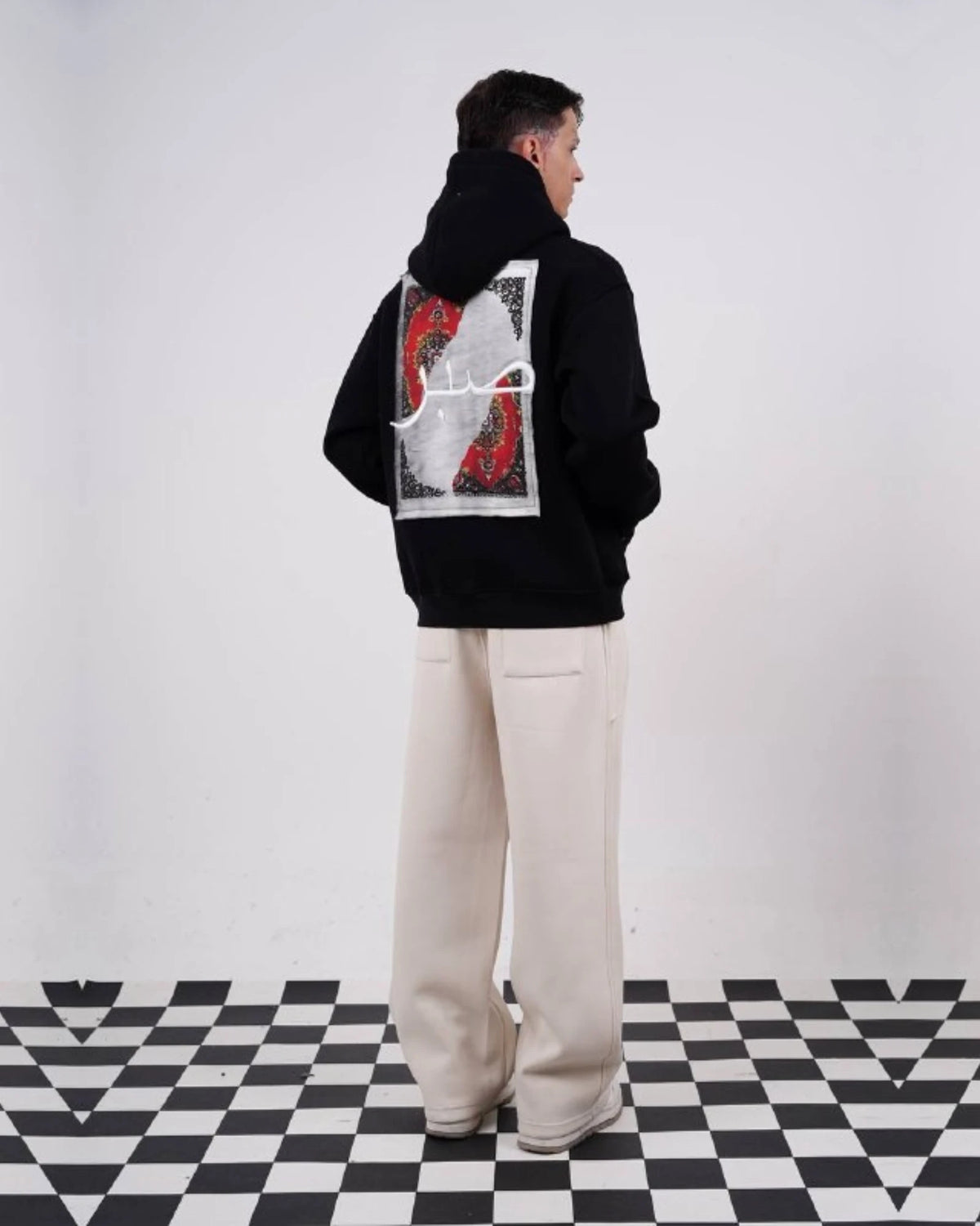 Sabr Arabic Calligraphy Oversized Hoodie in black, photo 6