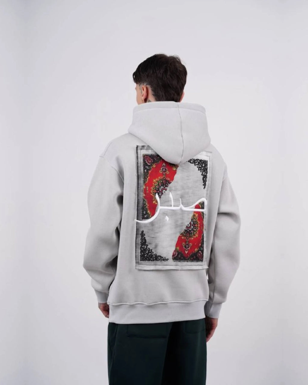 Sabr Arabic Calligraphy Oversized Hoodie in light gray, photo 3