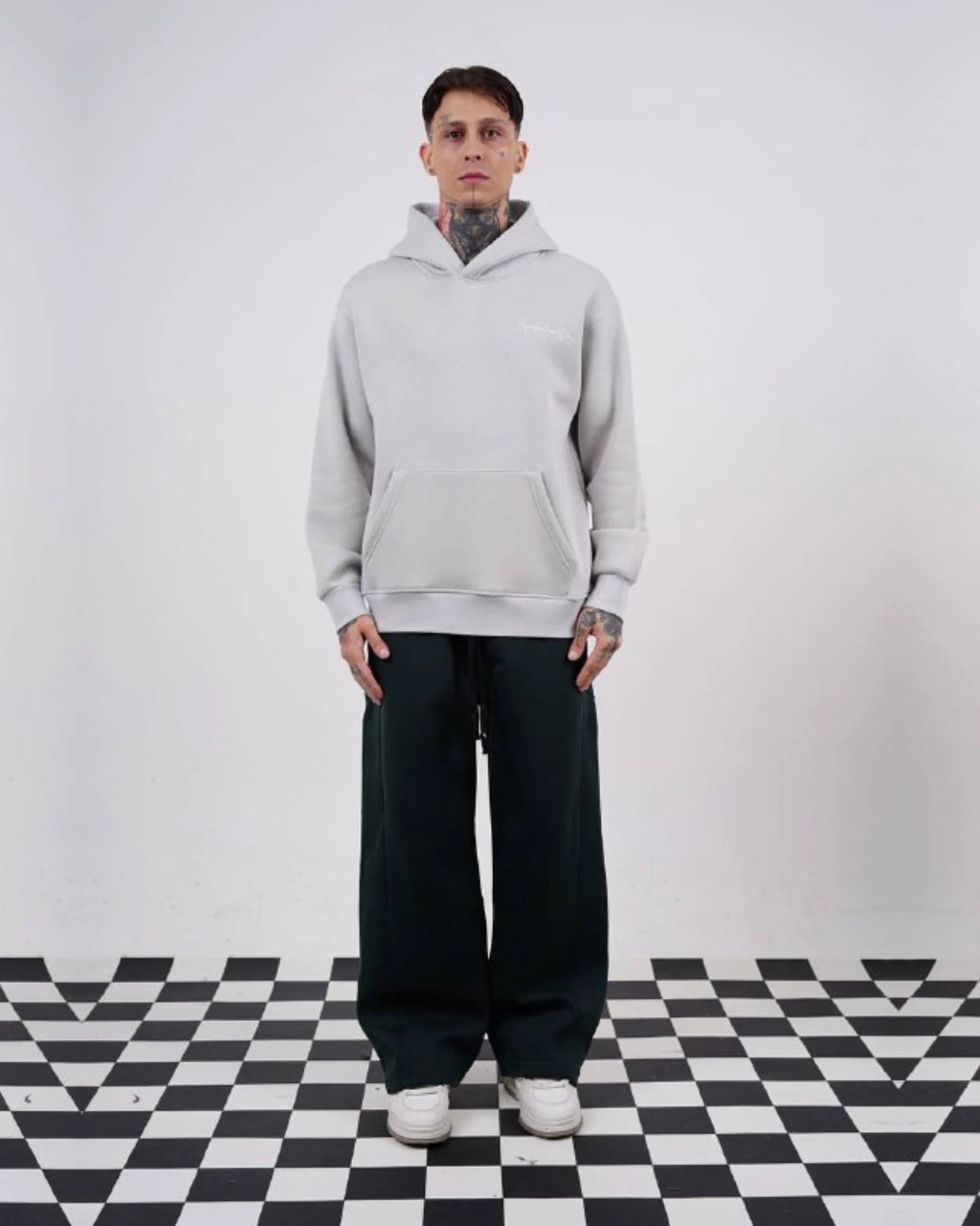 Sabr Arabic Calligraphy Oversized Hoodie in light gray, photo 4