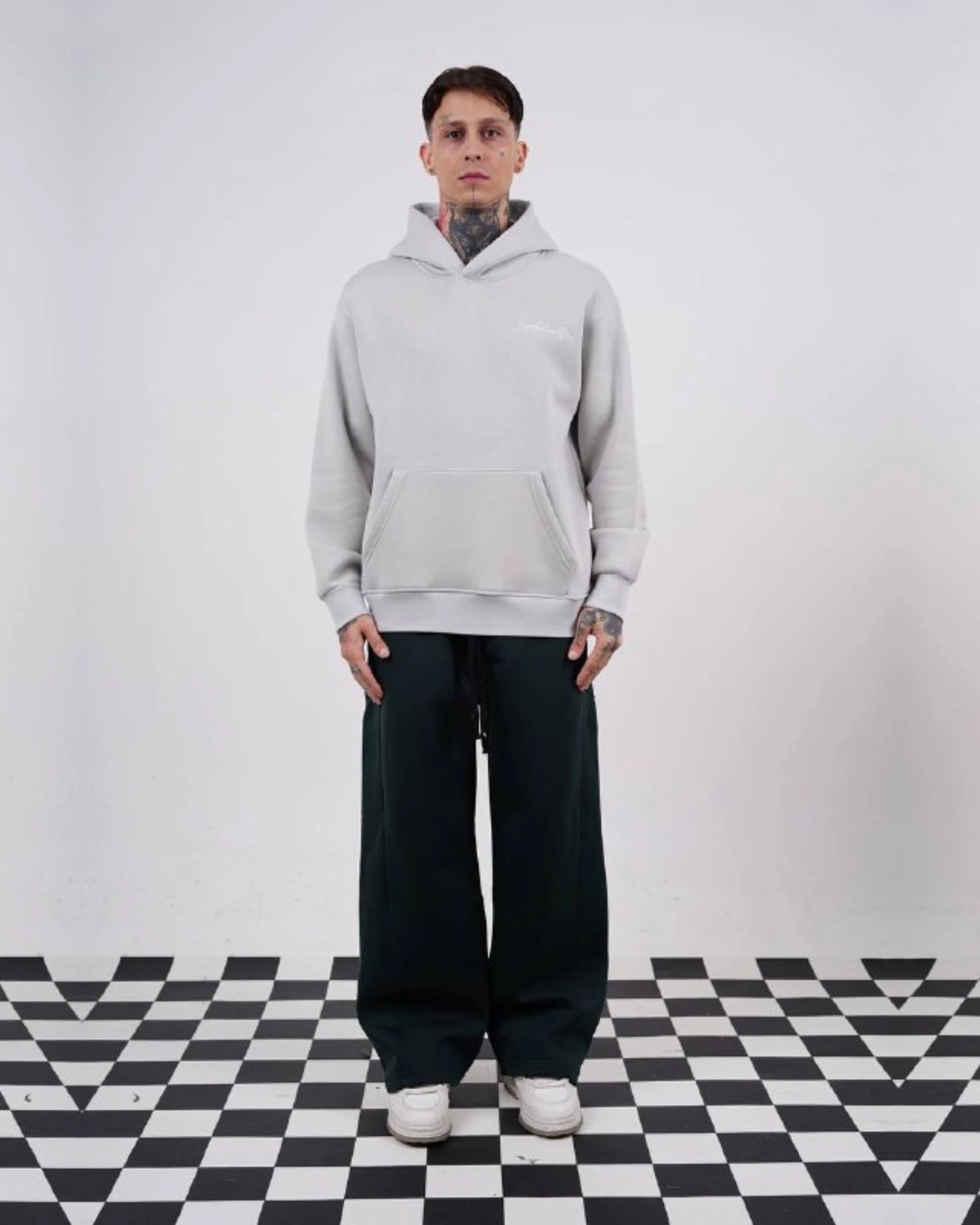 Sabr Arabic Calligraphy Oversized Hoodie in light gray, photo 4
