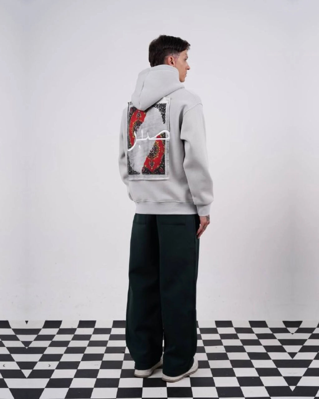 Sabr Arabic Calligraphy Oversized Hoodie in light gray, photo 5