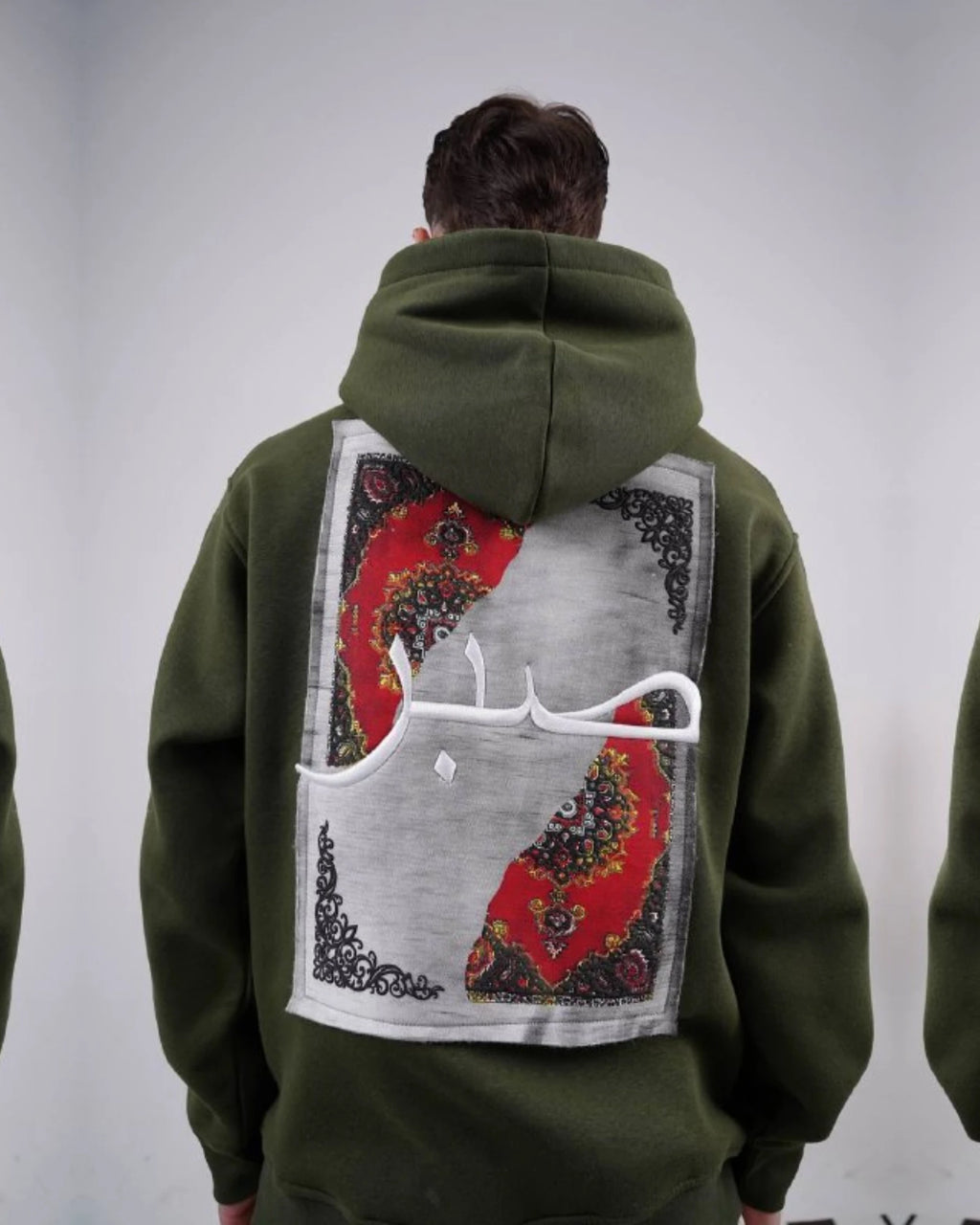 Sabr Arabic Calligraphy Oversized Hoodie in olive green, photo 2