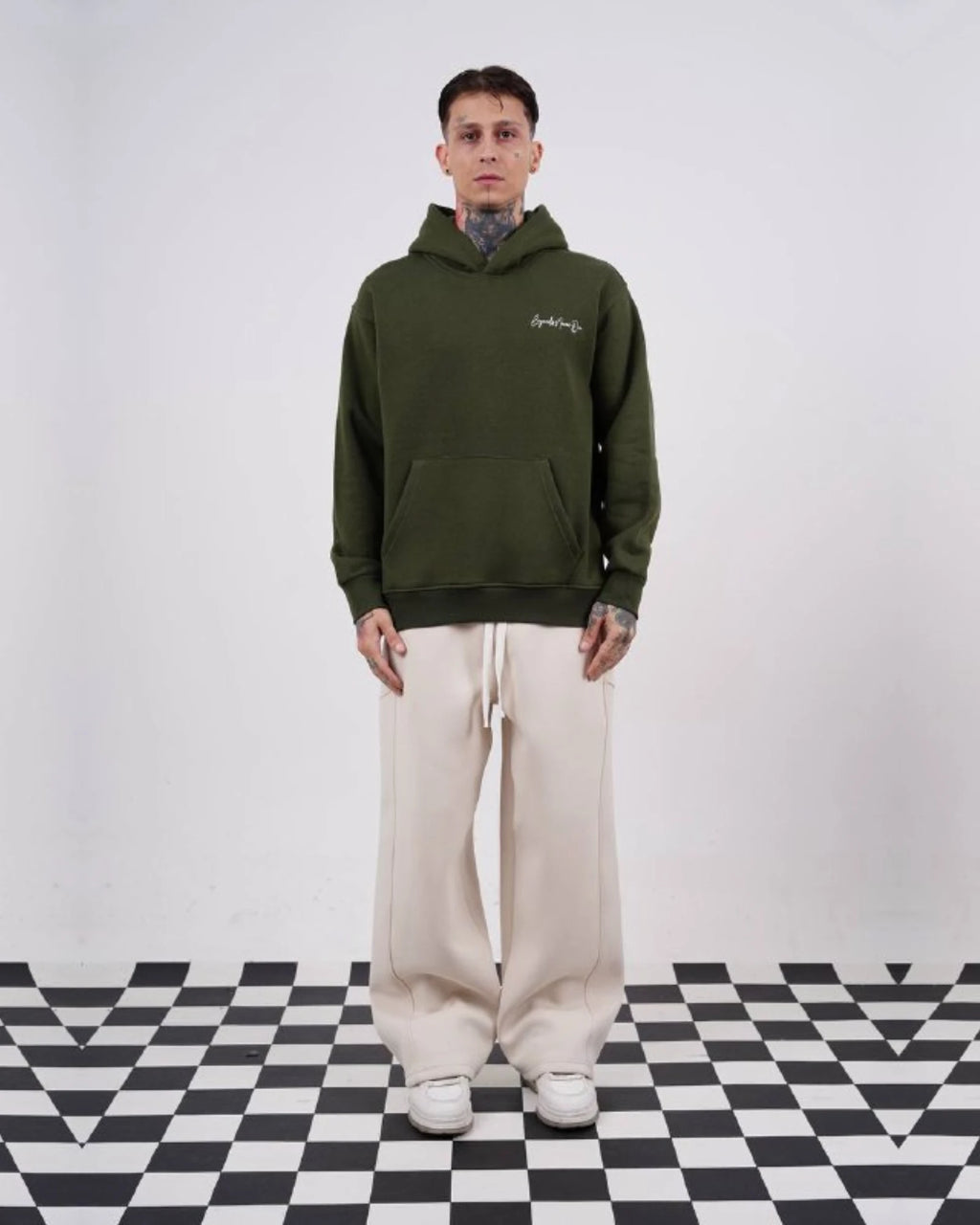 Sabr Arabic Calligraphy Oversized Hoodie in olive green, photo 4