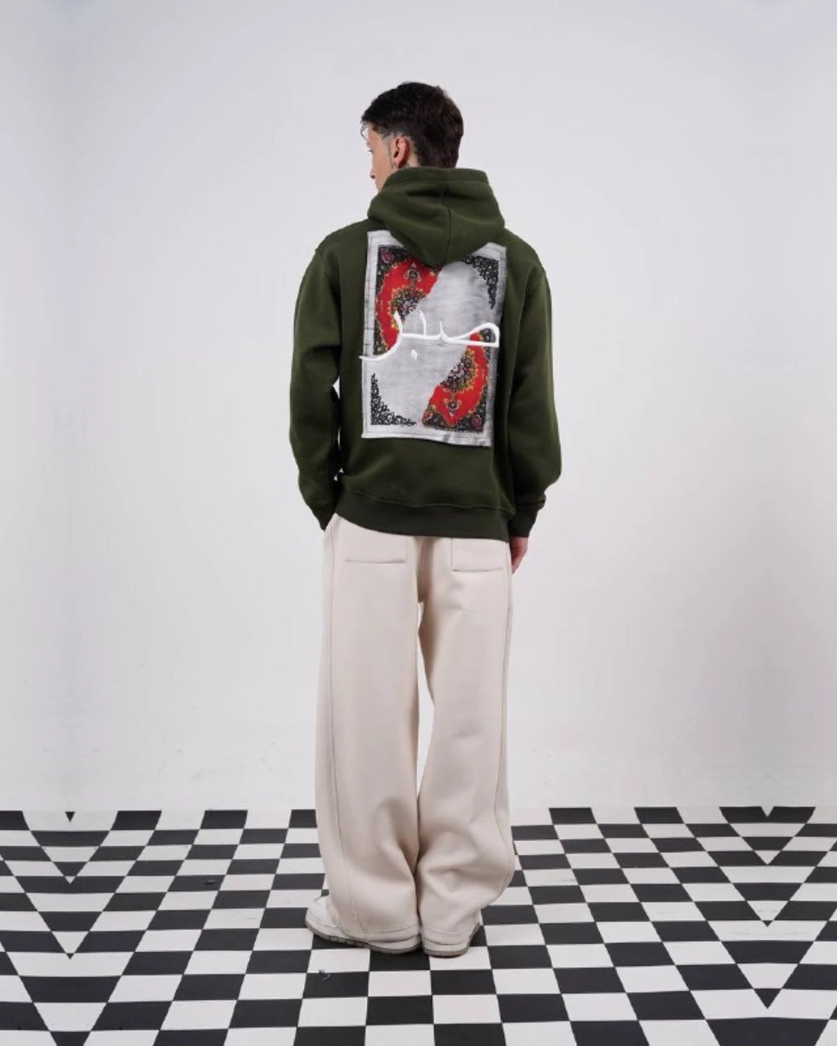 Sabr Arabic Calligraphy Oversized Hoodie in olive green, photo 5