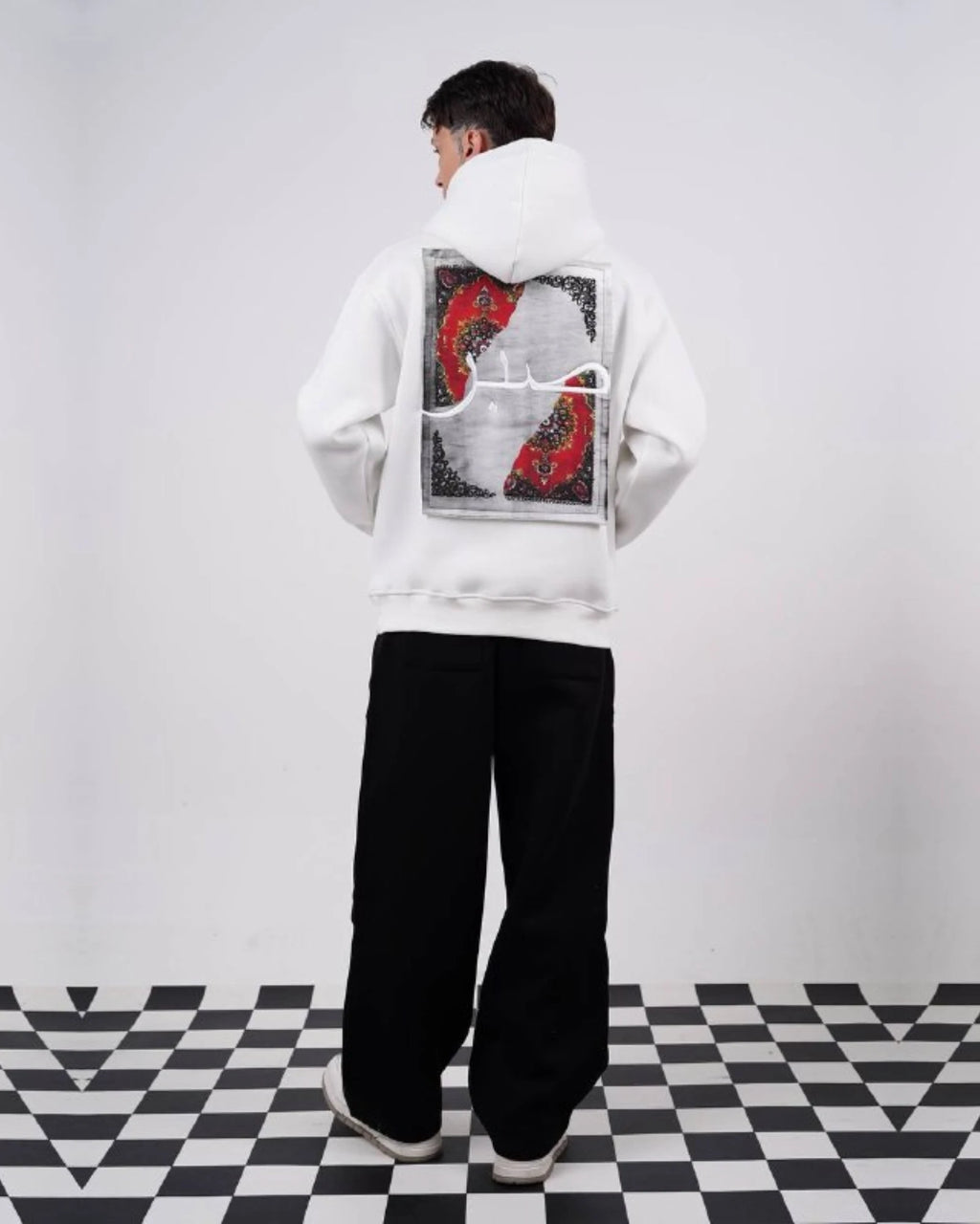 Sabr Arabic Calligraphy Oversized Hoodie in white, photo 5
