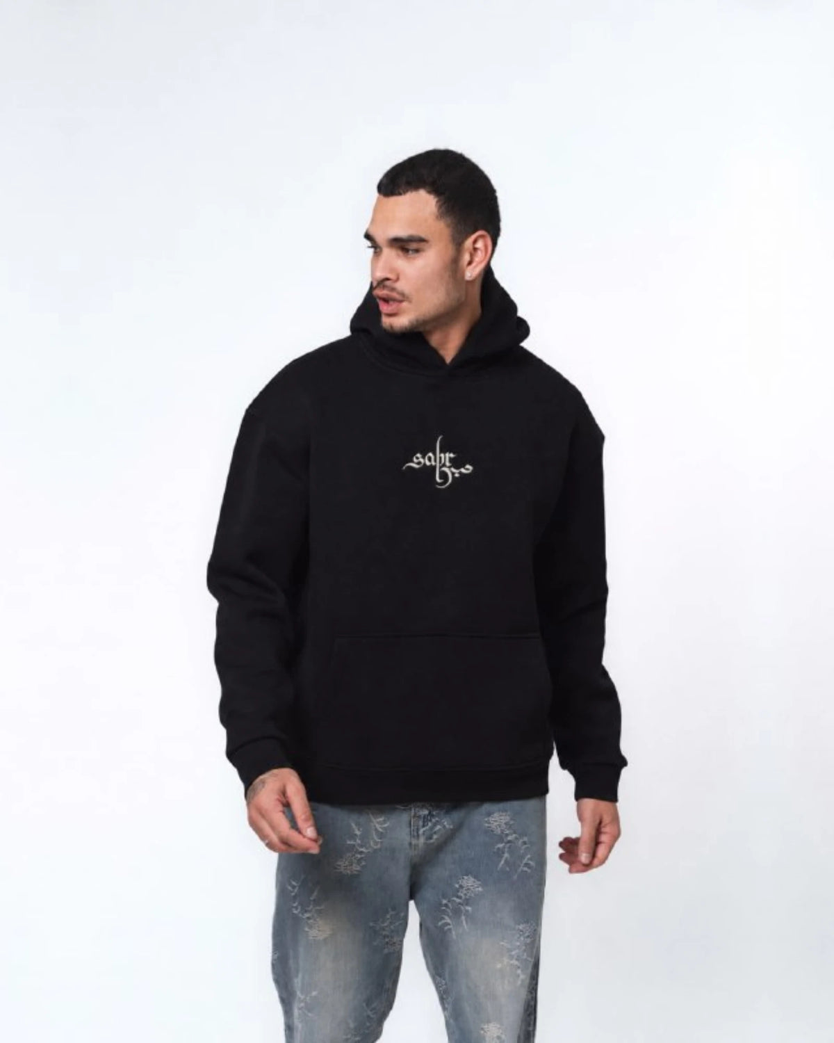 Sabr Oversized Hoodie in black, photo 2