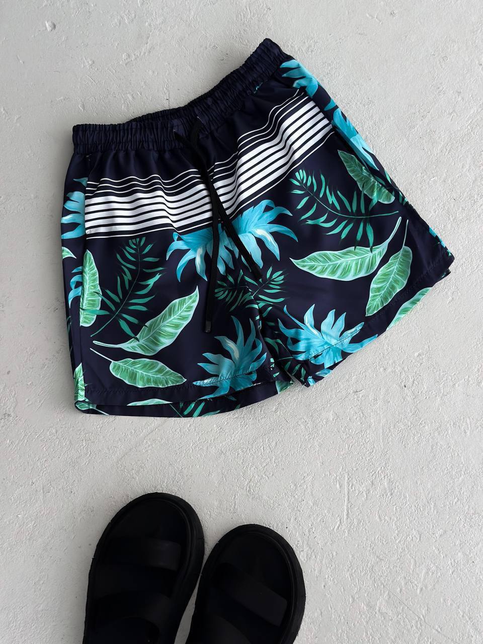 Oceanic Bloom Quick-Dry Men's Shorts – Tropical Print Performance for Summer Days