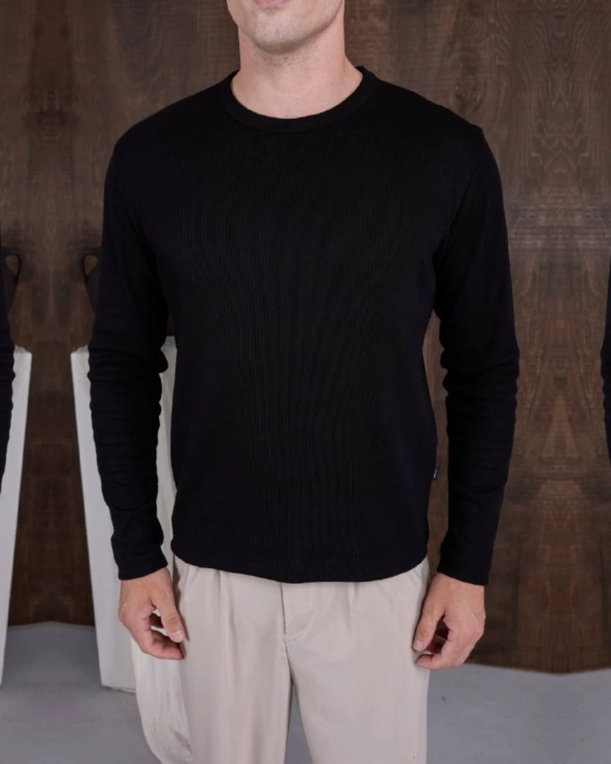 Lightweight Ribbed Crew Neck Sweatshirt in black, photo 1