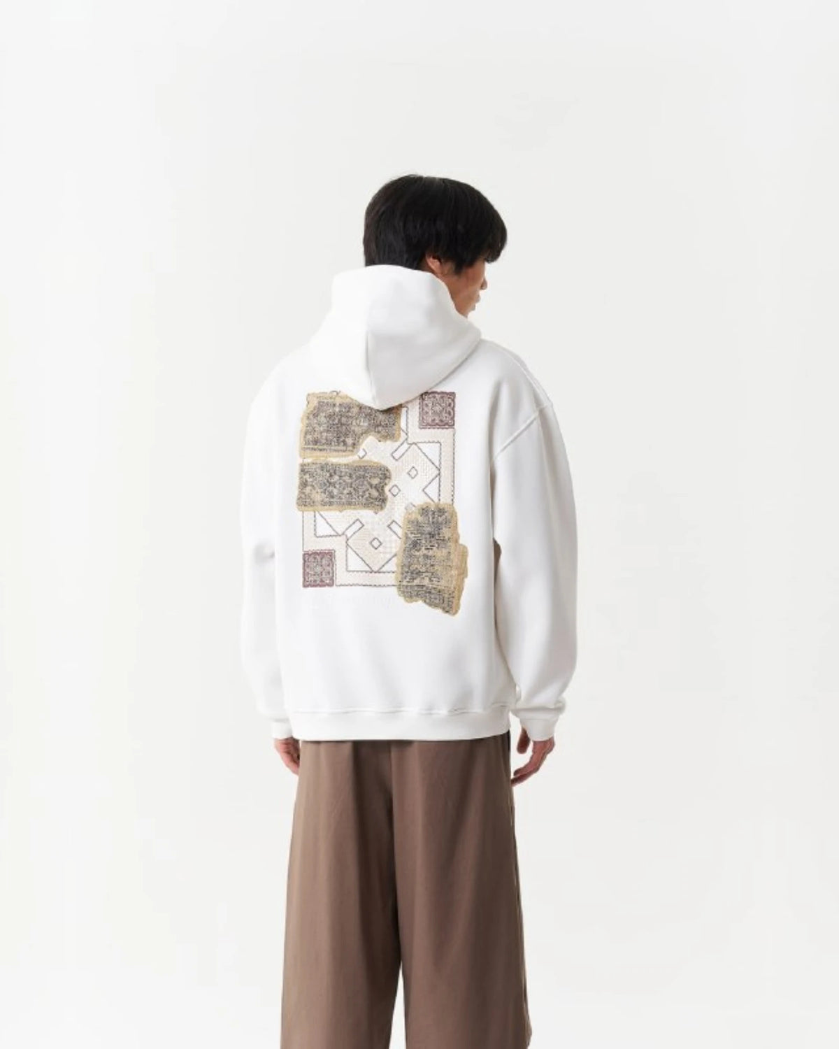 Vintage Geometric Patch Oversized Hoodie in white, photo 3