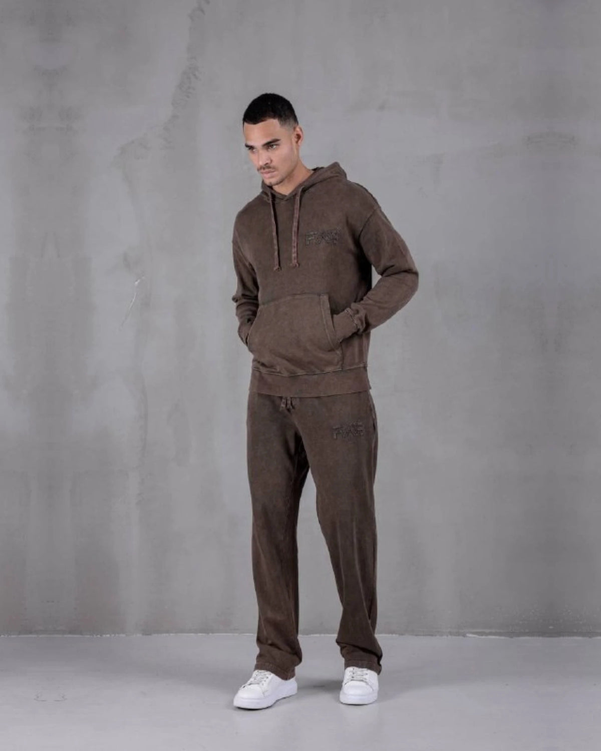 Washed Embroidered Baggy Sweatpants in brown, photo 2
