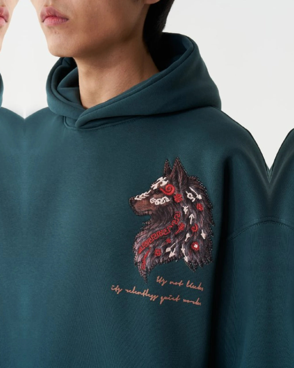 Wolf Art Patch Oversized Hoodie in green, photo 2